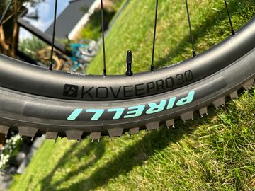 Yeti ARC Turq 2022 Mountainbike usato, Blu — immagine 12 di 12