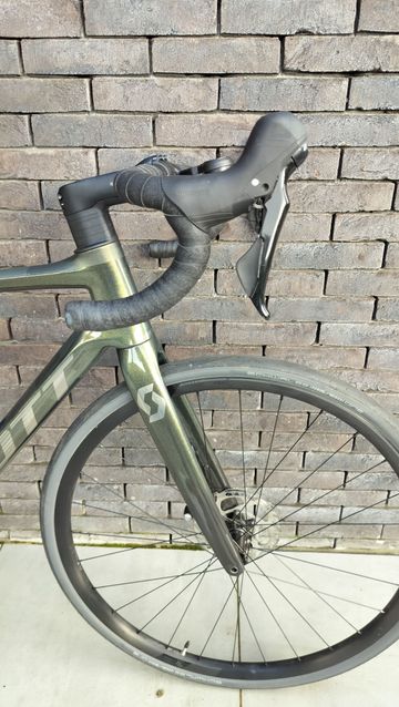 Used Scott Addict 30 2024 2024 Road & Gravel, Black — image 2 of 17