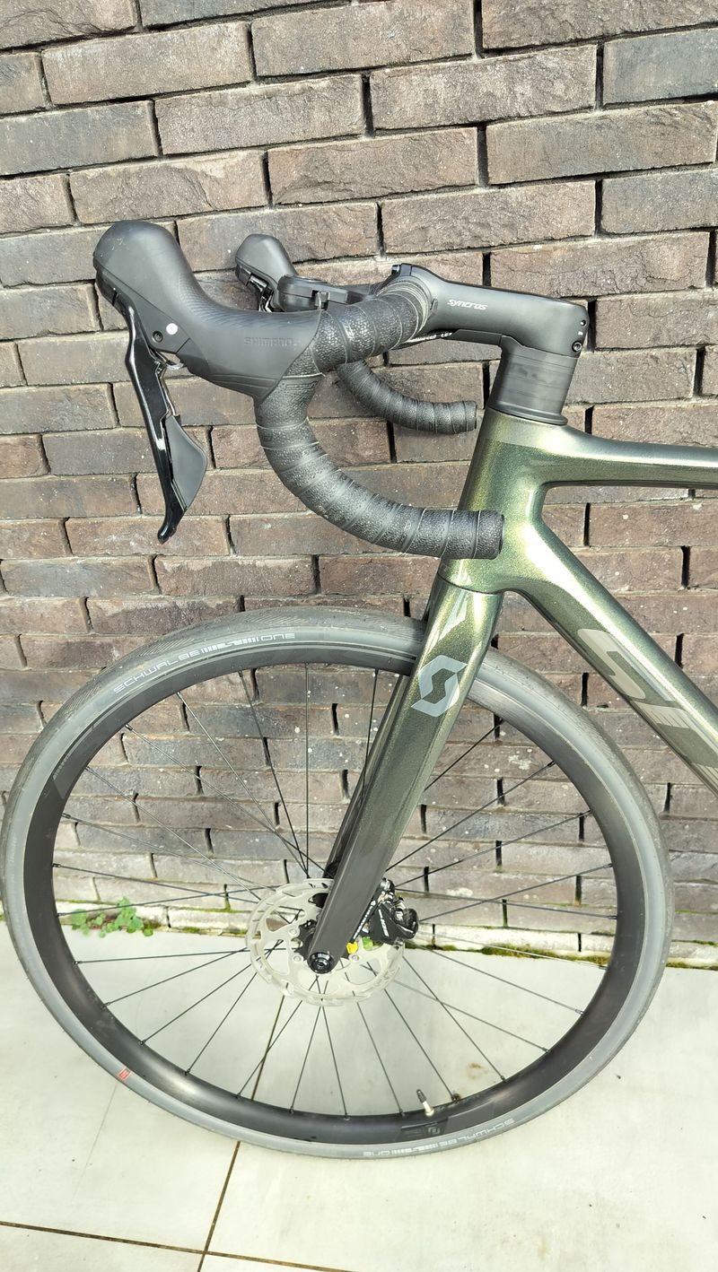 Used Scott Addict 30 2024 2024 Road & Gravel, Black — image 11 of 17