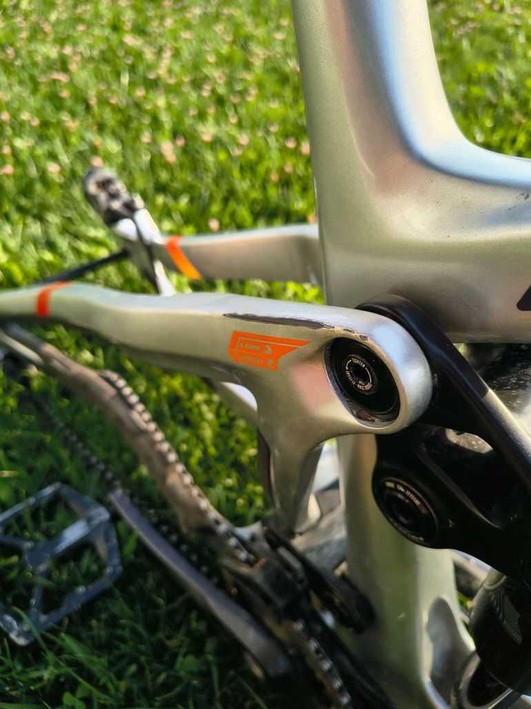 Used Pivot Firebird Frameset 2024 Mountainbike, Light Gray — image 10 of 14