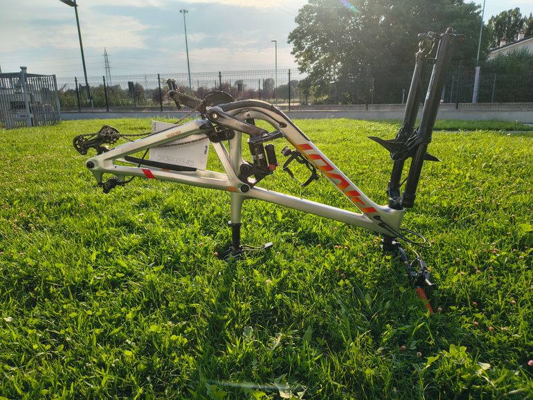 Used Pivot Firebird Frameset 2024 Mountainbike, Light Gray — image 13 of 14