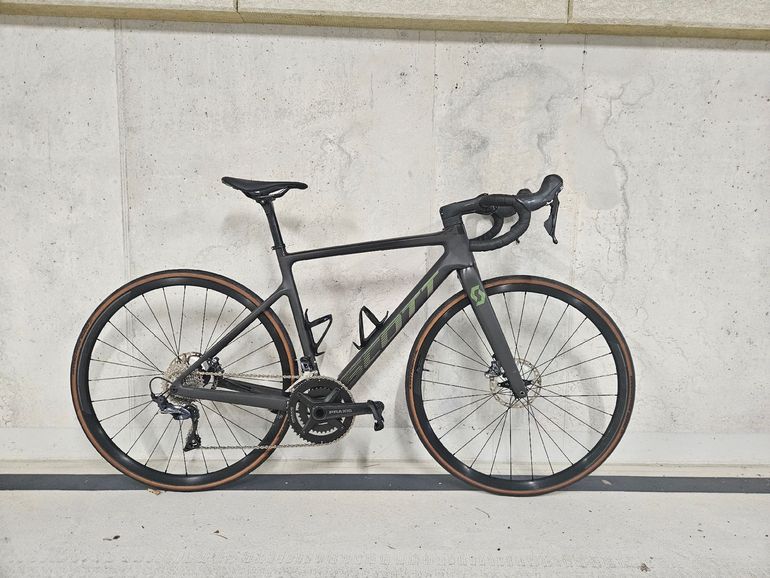 Used Scott Addict 20 2022 2022 Road & Gravel — image 1 of 7