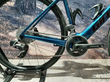 Giant Defy Advanced E+ Elite 2 2025 2025 Road & Gravel d'occasion — image 8 sur 10