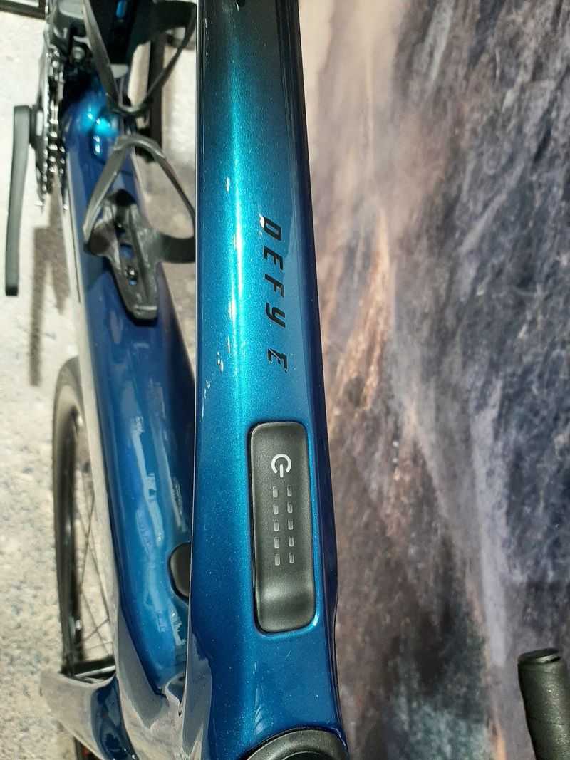 Giant Defy Advanced E+ Elite 2 2025 2025 Road & Gravel d'occasion — image 4 sur 10