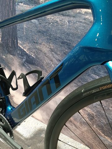 Giant Defy Advanced E+ Elite 2 2025 2025 Road & Gravel d'occasion — image 3 sur 10