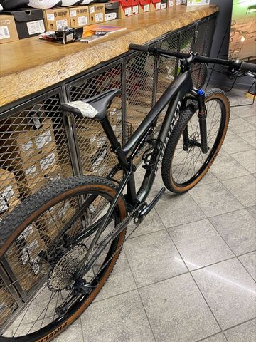 Used Specialized Epic Comp 2021 2021 Mountainbike, Black, 29 — image 4 of 6