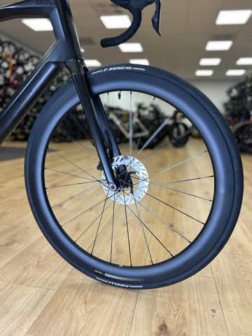 Brugt BMC Roadmachine 01 Di2 Carbon 2023 Road & Gravel — billede 6 af 21