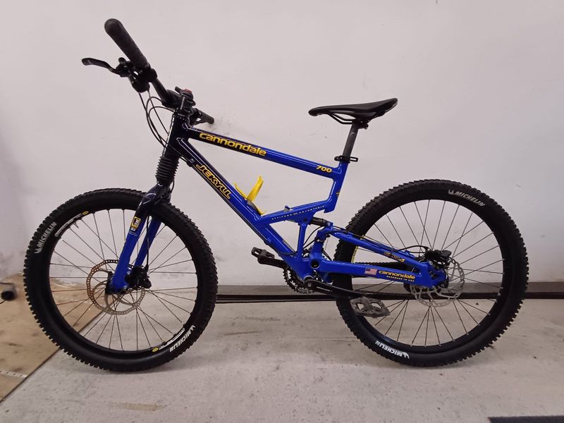 Käytetty Cannondale Jekyll 700 2000 Mountainbike — kuva 1 / 10