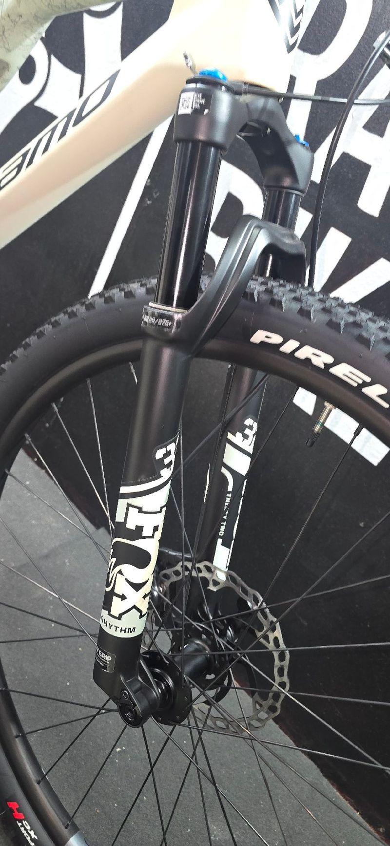 Used Megamo Track 2026 Mountainbike, White — image 5 of 10