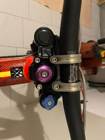 Used GT Fury Shimano ZEE 2016 Mountainbike, Red — image 6 of 18