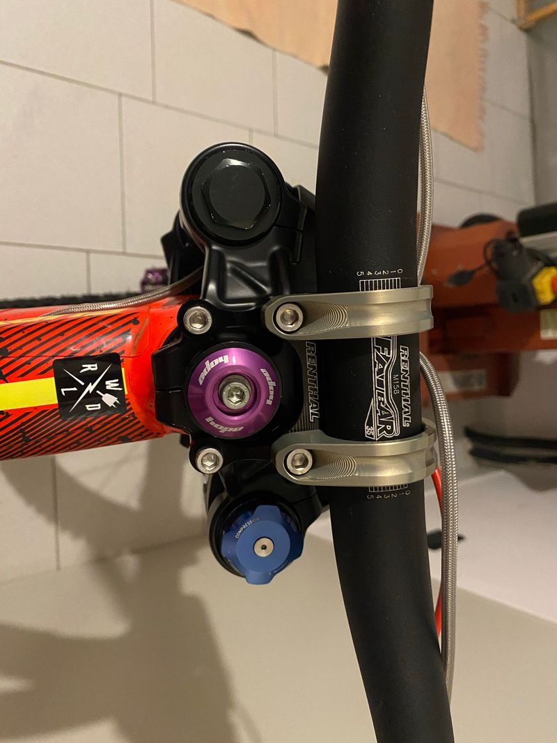 Used GT Fury Shimano ZEE 2016 Mountainbike, Red — image 6 of 18