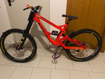Used GT Fury Shimano ZEE 2016 Mountainbike, Red — image 2 of 18
