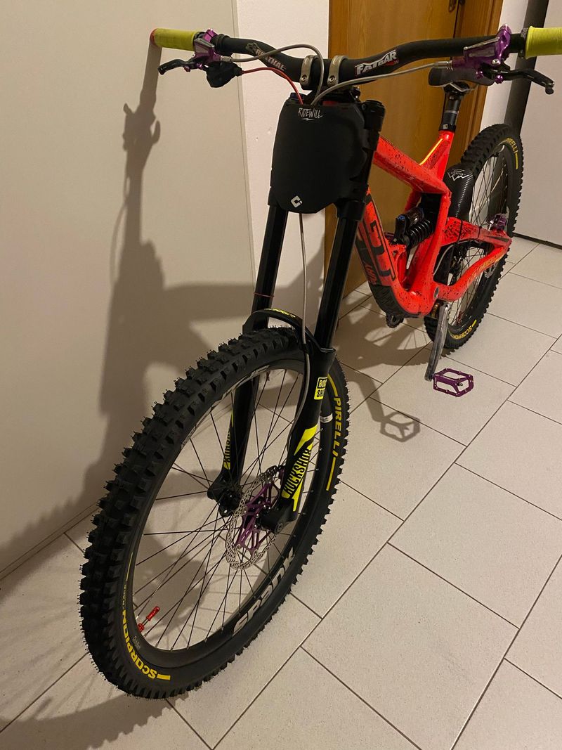 Used GT Fury Shimano ZEE 2016 Mountainbike, Red — image 18 of 18
