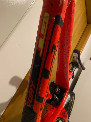 Used GT Fury Shimano ZEE 2016 Mountainbike, Red — image 10 of 18