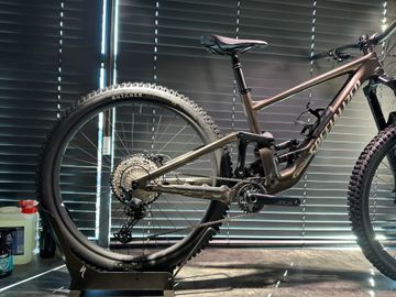 Used Specialized Enduro Comp 2025 2025 Mountainbike, Light Gray, 29 — image 4 of 5
