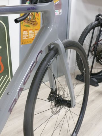 Used Basso Astra Shimano 105 Di2 2023 Road & Gravel, Light Gray — image 8 of 8