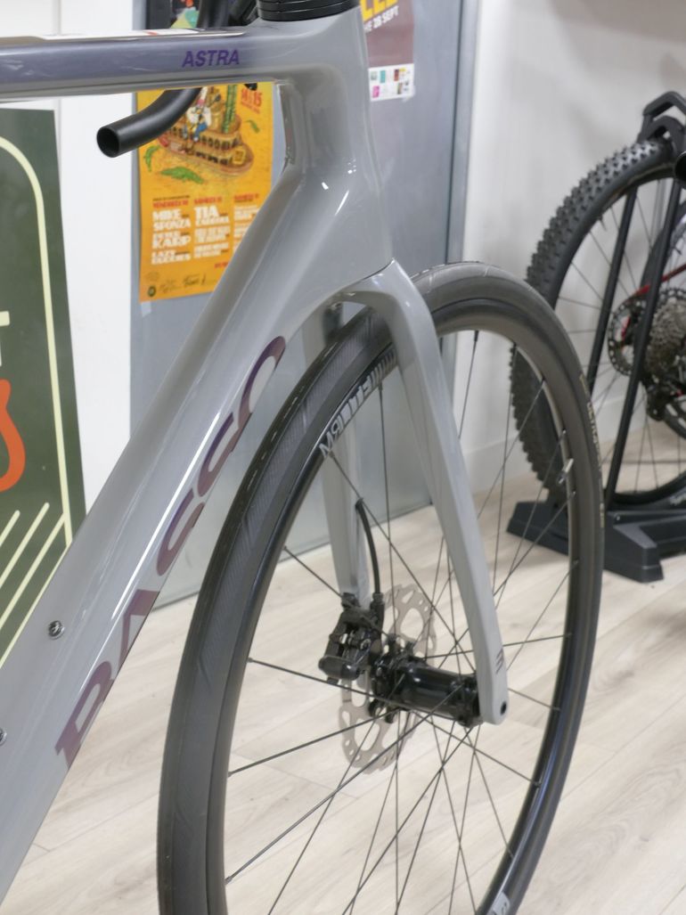 Used Basso Astra Shimano 105 Di2 2023 Road & Gravel, Light Gray — image 8 of 8
