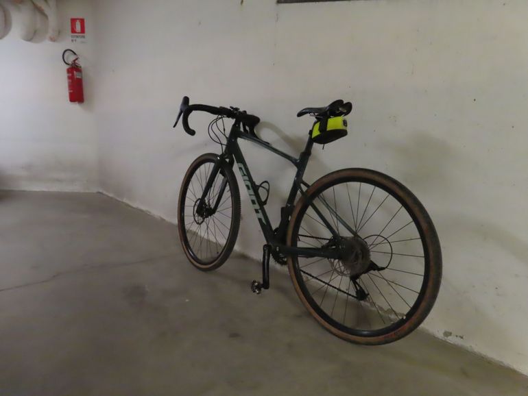 Used Giant Revolt 1 2021 2021 Road & Gravel — image 2 of 7