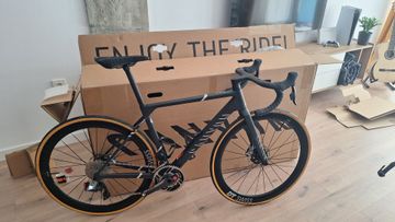 Gebrauchtes Canyon Ultimate CFR AXS 2024 2024 Road & Gravel, Schwarz — Bild 3 von 7