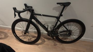 Gebrauchtes Canyon Ultimate CFR AXS 2024 2024 Road & Gravel, Schwarz — Bild 2 von 7