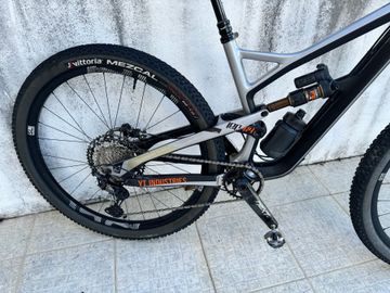 Gebrauchtes YT Industries Jeffsy Shimano Deore XT 2018 Mountainbike, Hellgrau — Bild 3 von 14