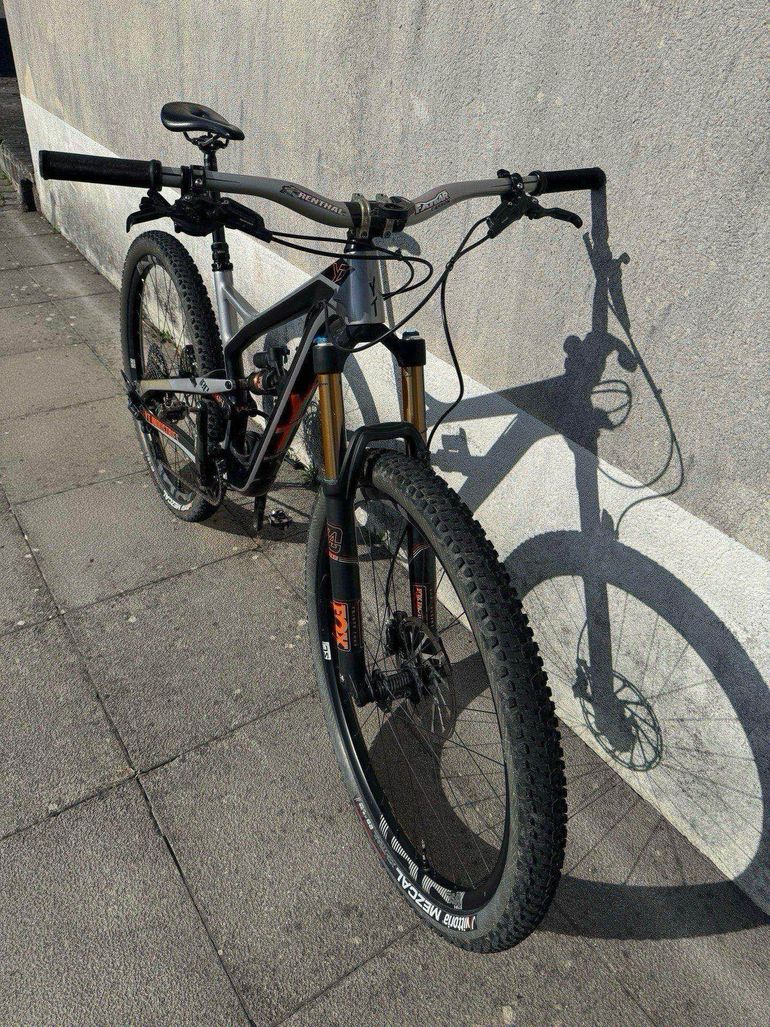 Used YT Industries Jeffsy Shimano Deore XT 2018 Mountainbike, Light Gray — image 13 of 14