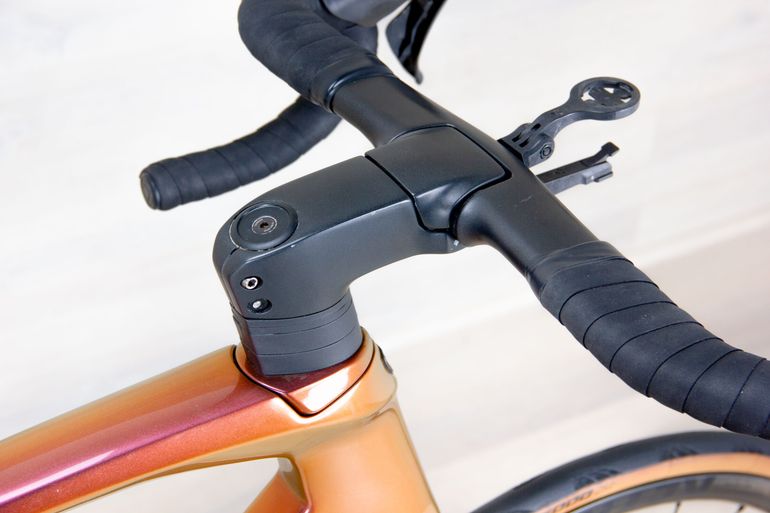 Used Trek Madone SL6 2020 Road & Gravel, Black — image 10 of 21