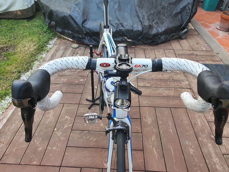 Used Specialized Tarmac Comp Mid-Compact 2012 2012 Road & Gravel, White — image 5 of 20