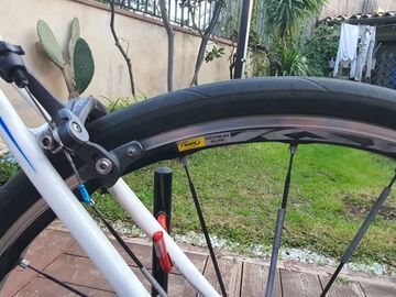 Used Specialized Tarmac Comp Mid-Compact 2012 2012 Road & Gravel, White — image 9 of 20