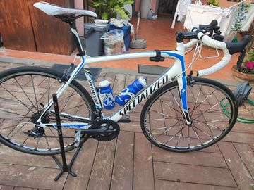 Used Specialized Tarmac Comp Mid-Compact 2012 2012 Road & Gravel, White — image 2 of 20