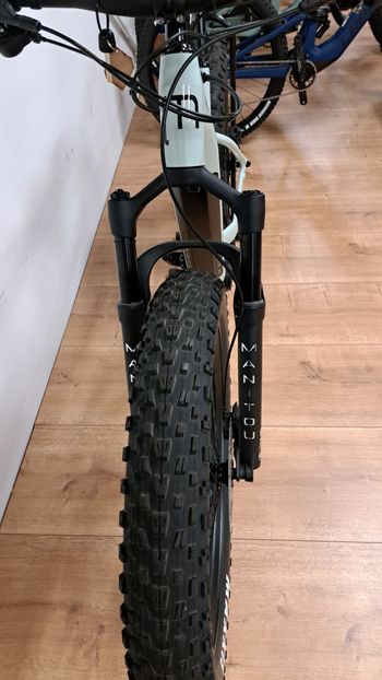 Used Moustache Samedi 26 FAT 4 2024 2024 Mountainbike — image 9 of 13