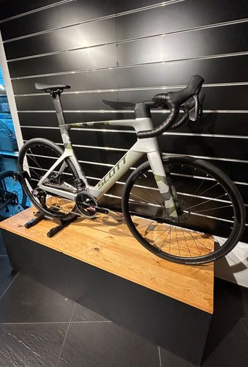 Scott Foil RC 30 2024 2024 Road & Gravel usato, Bianco — immagine 2 di 3