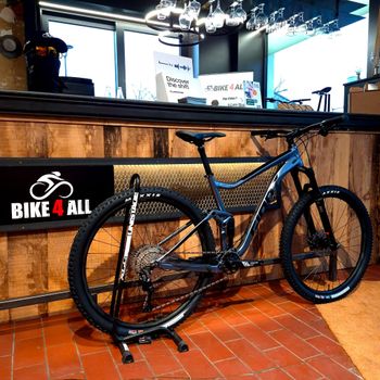 Used Giant Stance 29 2 2022 2022 Mountainbike, Hellgrau — image 3 of 3