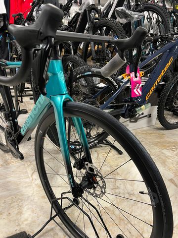 Brugt Bianchi SPECIALISSIMA COMP 105 Di2 2026 Road & Gravel — billede 3 af 8