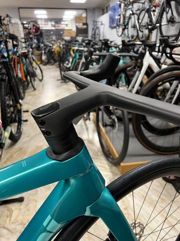 Brugt Bianchi SPECIALISSIMA COMP 105 Di2 2026 Road & Gravel — billede 2 af 8
