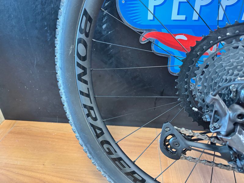 Used Trek Procaliber 9.8 2023 2023 Mountainbike, Black, 29 — image 11 of 38
