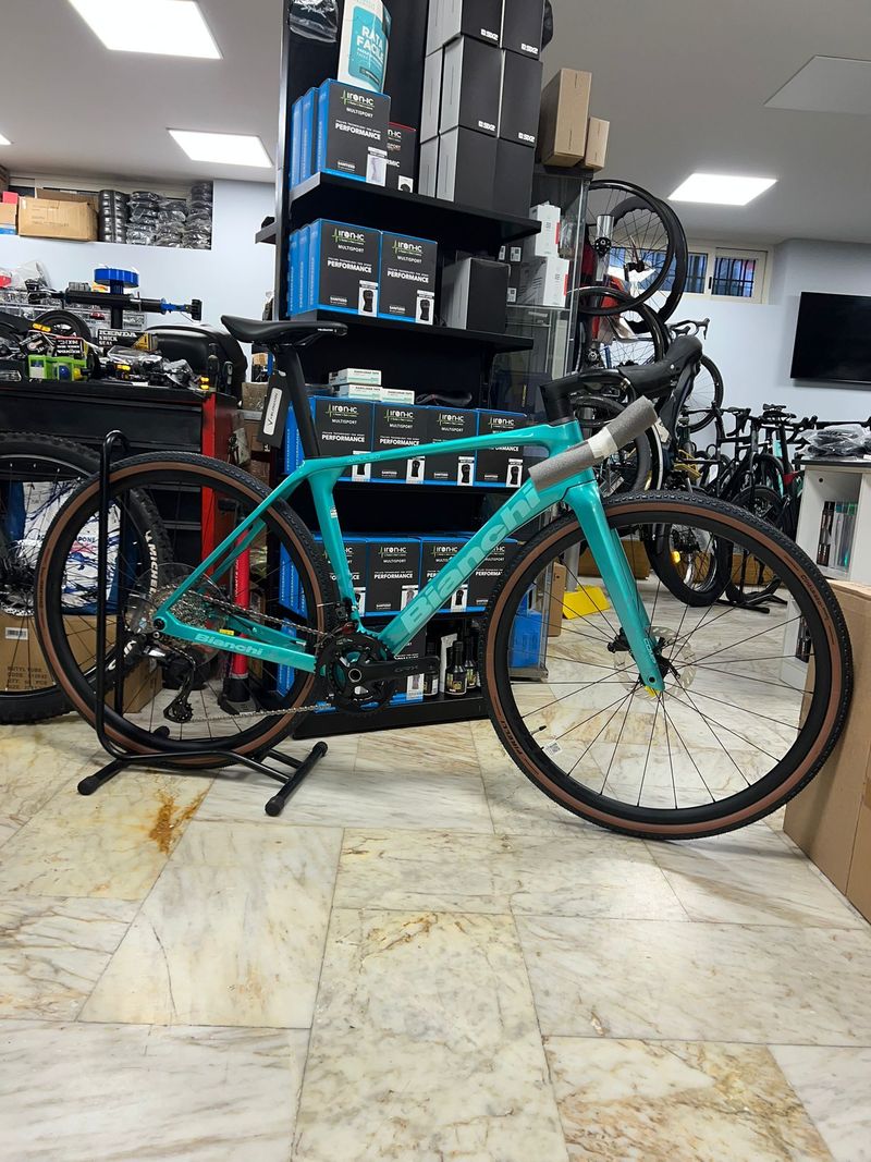 Used Bianchi Impulso Comp GRX 610 DISC 12V 2026 Road & Gravel