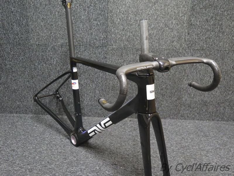 Použité Enve Melee Premium RED 2025 Frameset 2025 Road & Gravel — obrázek 4 z 4