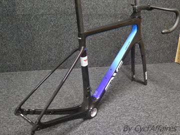 Použité Enve Melee Premium RED 2025 Frameset 2025 Road & Gravel — obrázek 2 z 4