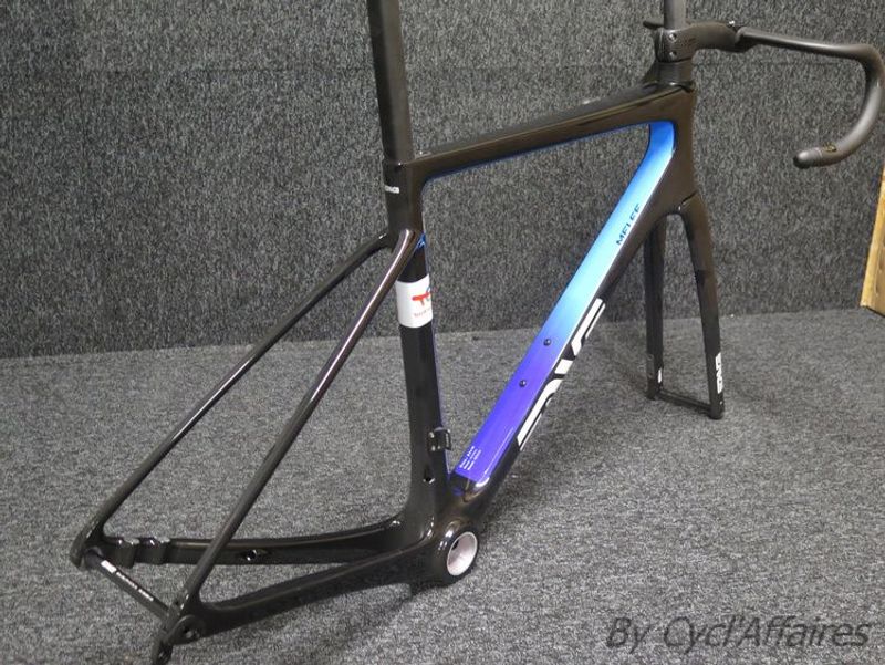 Použité Enve Melee Premium RED 2025 Frameset 2025 Road & Gravel — obrázek 2 z 4