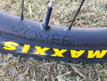 Used Trek Supercaliber Shimano Deore XT 2024 Mountainbike, Light Gray — image 6 of 12