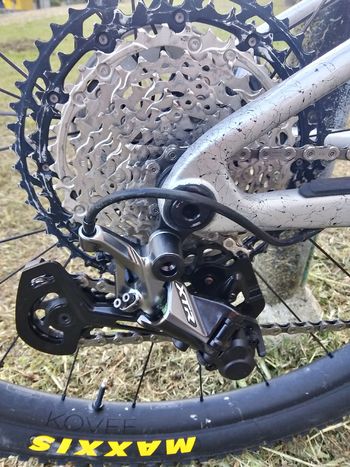 Used Trek Supercaliber Shimano Deore XT 2024 Mountainbike, Light Gray — image 3 of 12