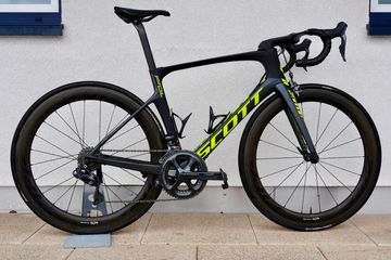 Käytetty Scott Foil 10 Ultegra DI2 Zipp 404 2016 Road & Gravel