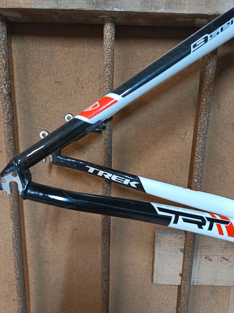 Used Trek 9.8 Oclv Carbóne 26 Pouce Frameset 2026 Mountainbike, White — image 6 of 7