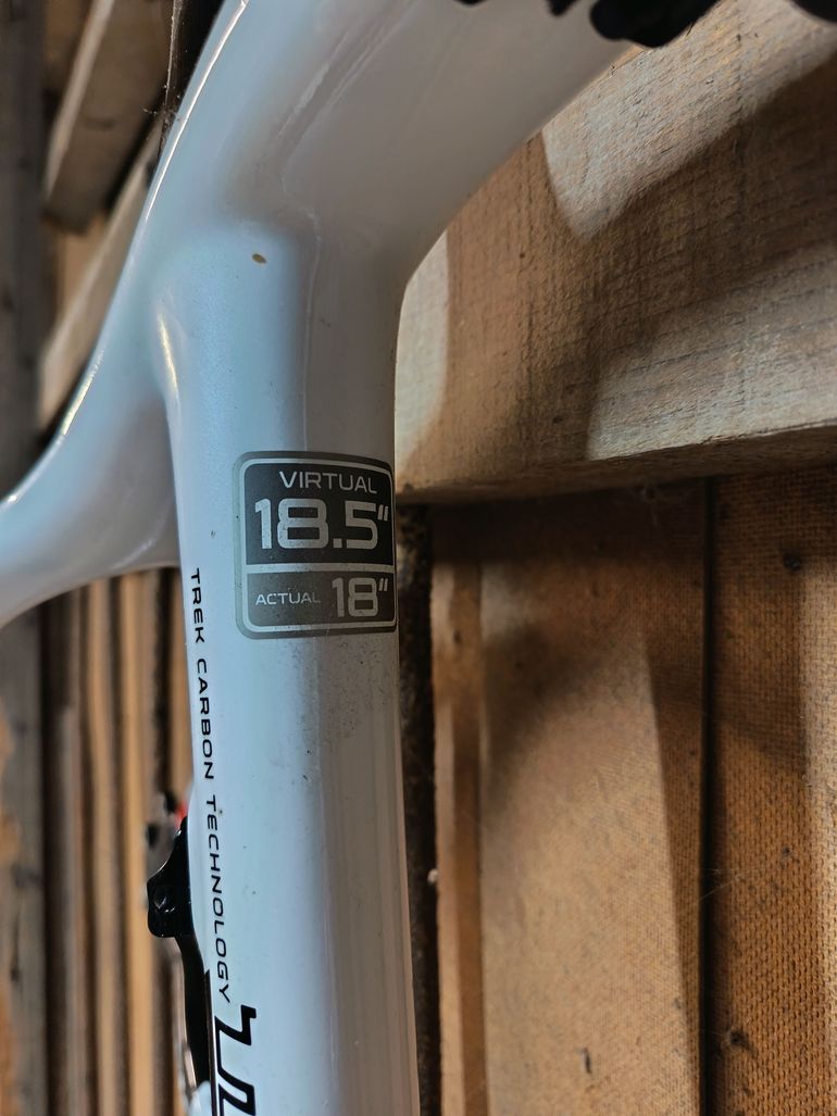 Used Trek 9.8 Oclv Carbóne 26 Pouce Frameset 2026 Mountainbike, White — image 4 of 7