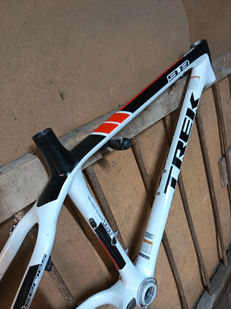 Used Trek 9.8 Oclv Carbóne 26 Pouce Frameset 2026 Mountainbike, White — image 3 of 7