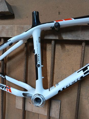 Used Trek 9.8 Oclv Carbóne 26 Pouce Frameset 2026 Mountainbike, White — image 2 of 7