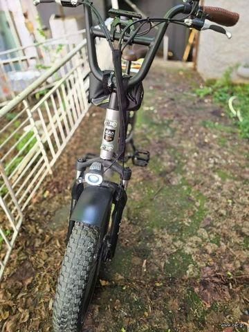 Rad Power Bikes Runner + 2023 Road & Gravel usato, Grigio chiaro — immagine 5 di 21
