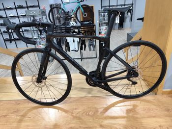 Used Specialized Tarmac SL7 Sport - Shimano 105 2024 2024 Road & Gravel, Nero — image 2 of 4