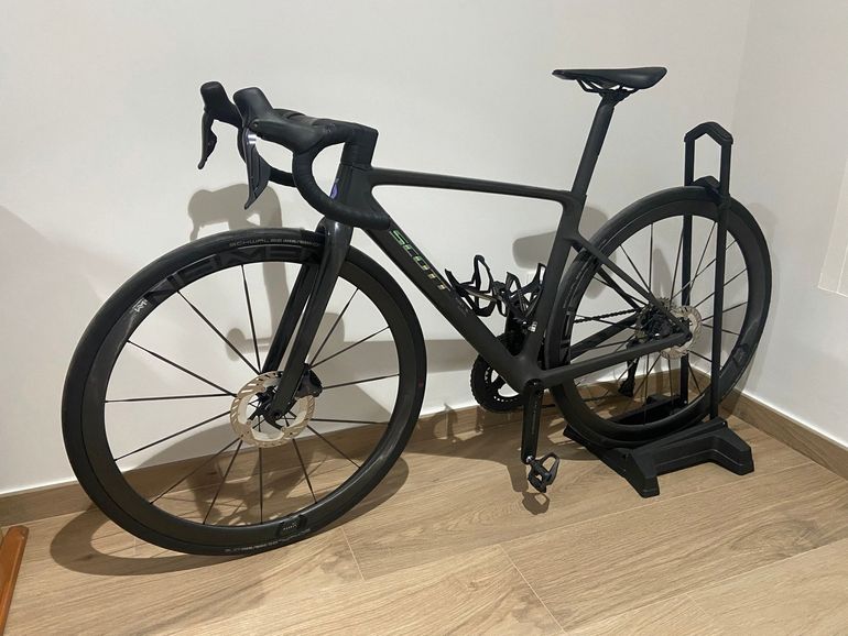 Used Scott Addict RC 20 2025 2025 Road & Gravel, Black — image 1 of 3
